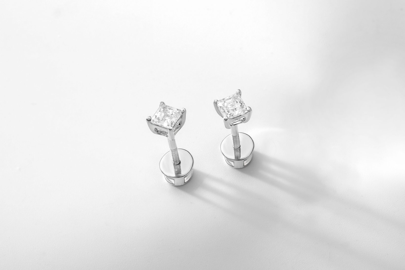 How to Choose Diamond Stud Earrings: A 2026 Buying Guide