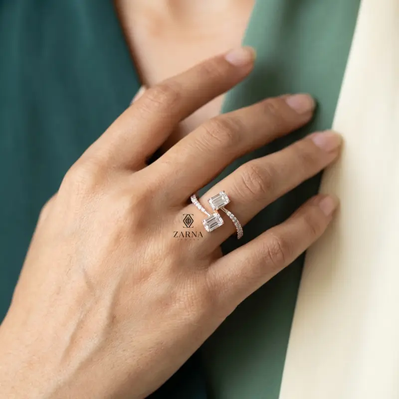 Bespoke toi-et-moi ring with laboratory-grown diamonds, handcrafted by Zarna Jewels