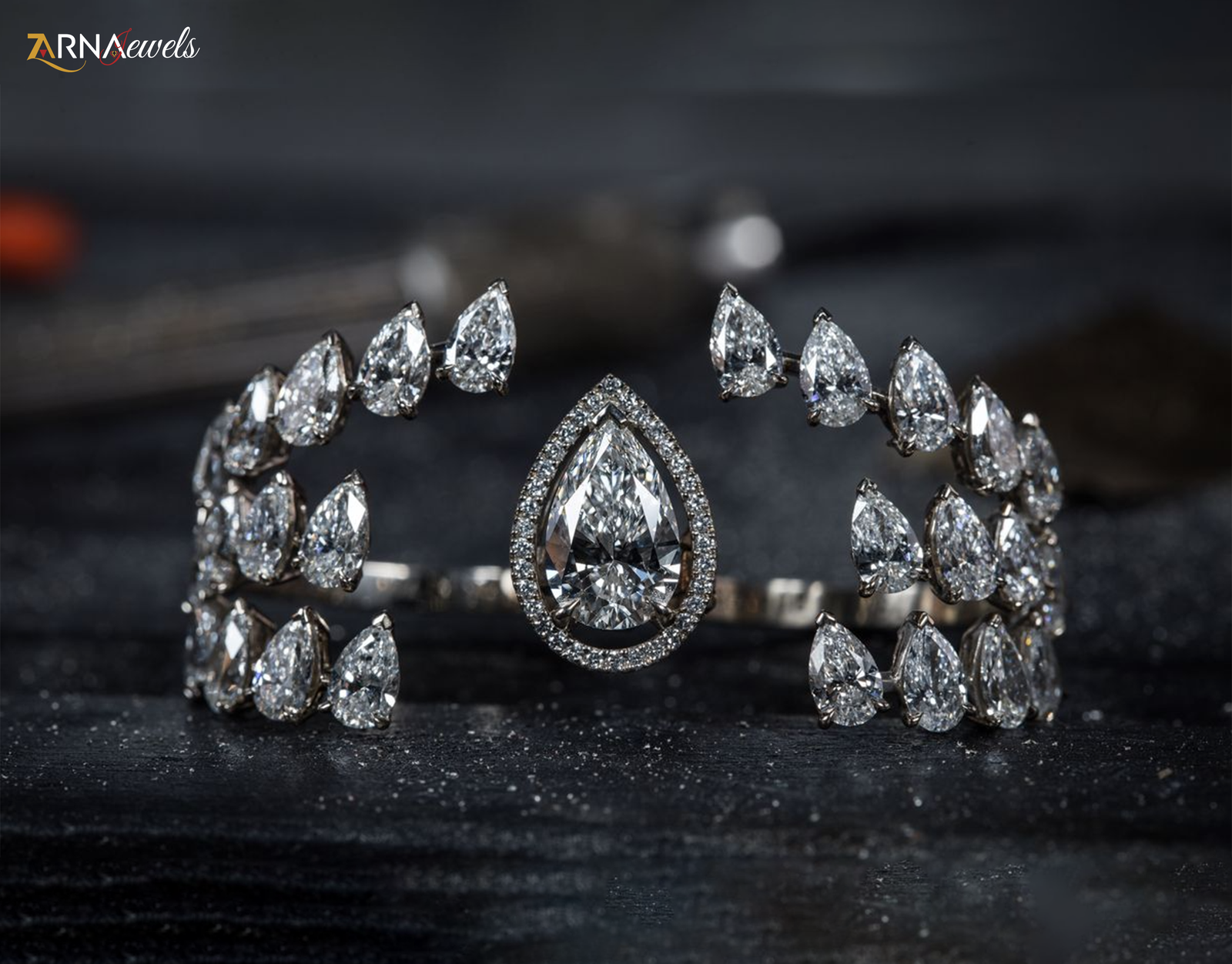 The Beauty of Minimalist Diamond Jewelry: Less Is More